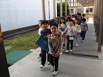 １・２年生の学校探検