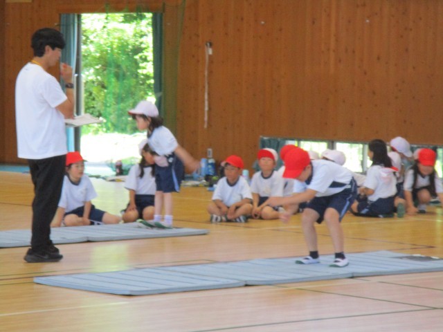 立ち幅跳びの様子