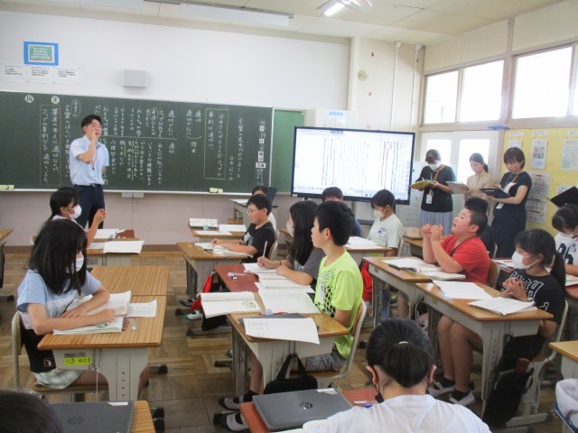 全体で意見を共有する様子