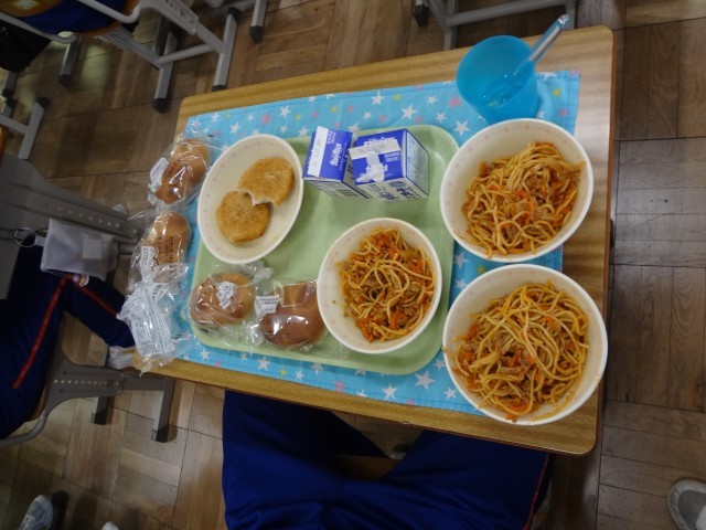 ある生徒の給食の様子。