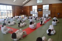 柔道における「受け身」の練習