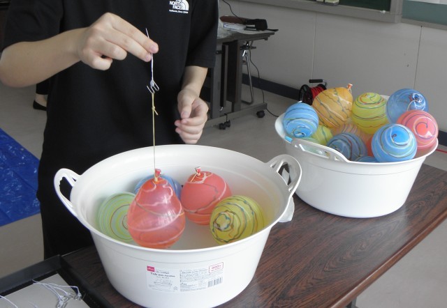 「水ヨーヨーつり　みんな上手です」